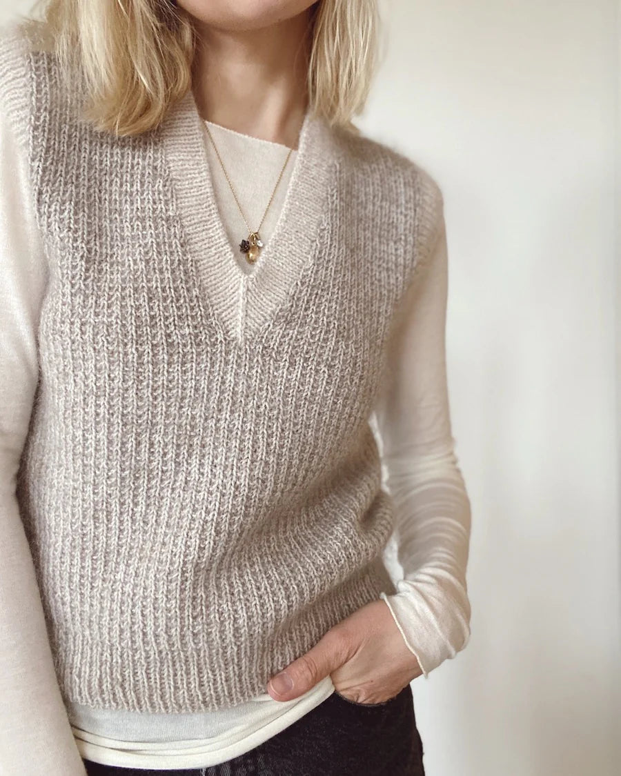 Friday Slipover V-Neck | PetiteKnit Printed Knitting Pattern