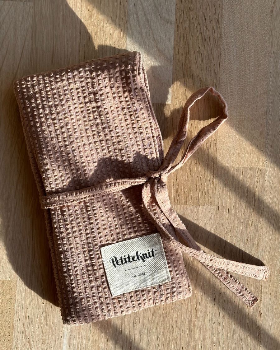 PetiteKnit Knitters Needle Case To Go - Praline Seersucker