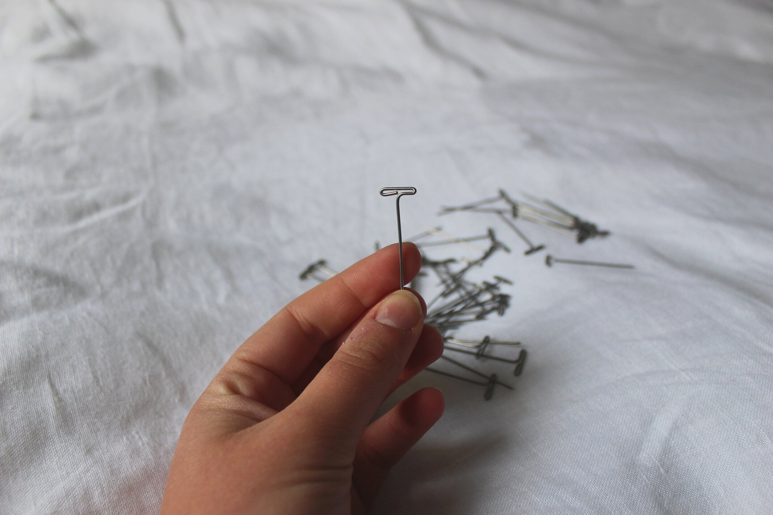 KnitIQ Strong Stainless Steel T-Pins for Blocking Knitting, Crochet &  Sewing Projects | 150 Units, 1.5 Inch Pin Needles | Comes with Hinged  Reusable