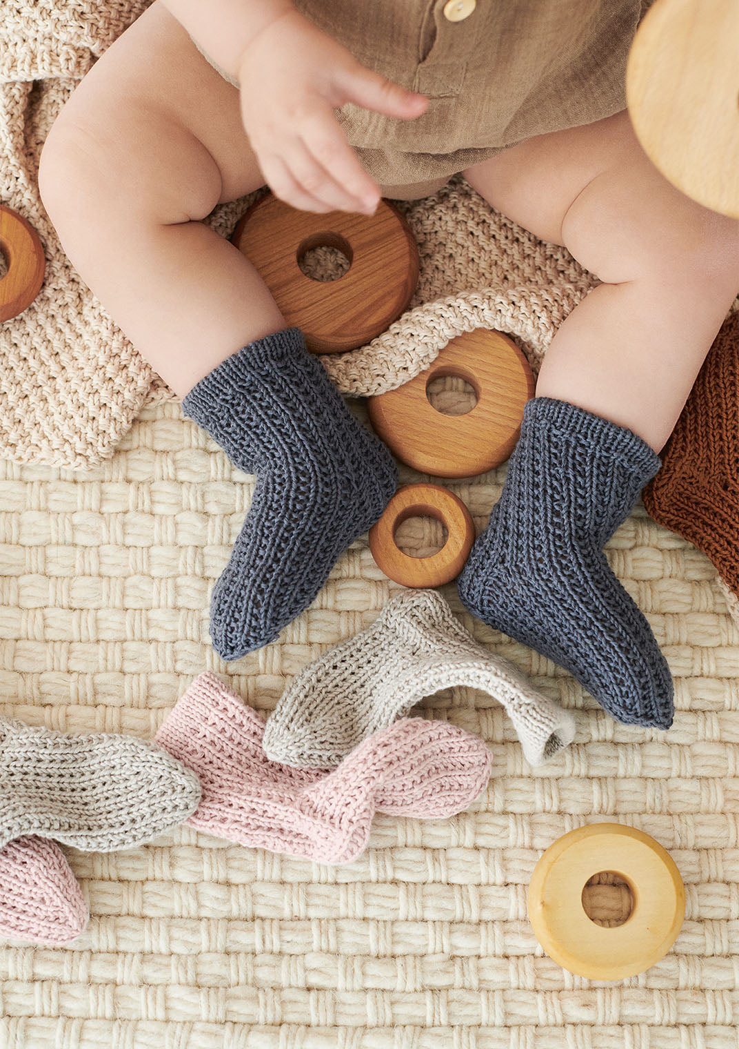 2106 Summer Knits for Babies Sandnes Garn Knitting Pattern Booklet