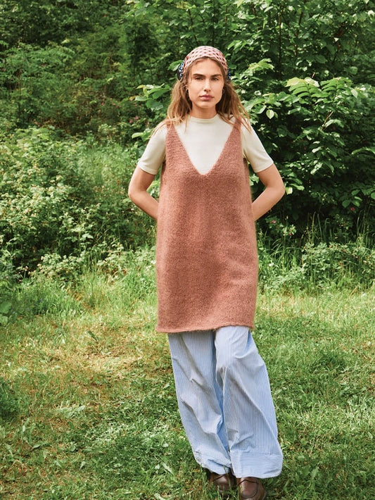 2507 No.09 Meadow Dress | Sandnes Garn Single Printed Knitting Pattern