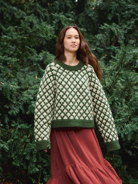 2511_02 Christmas Tree Sweater Women's | Sandnes Garn Single Printed Knitting Pattern