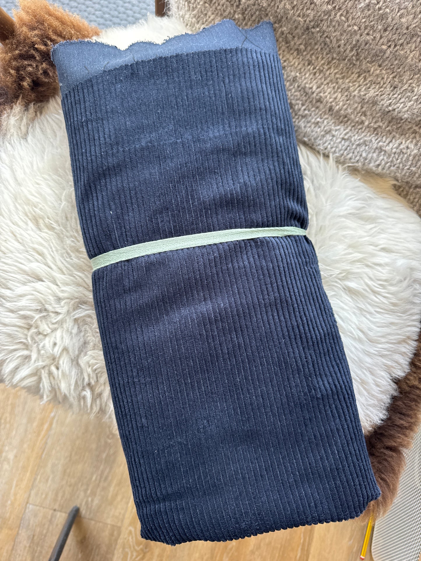 Jumbo Cord Navy - 2.8m