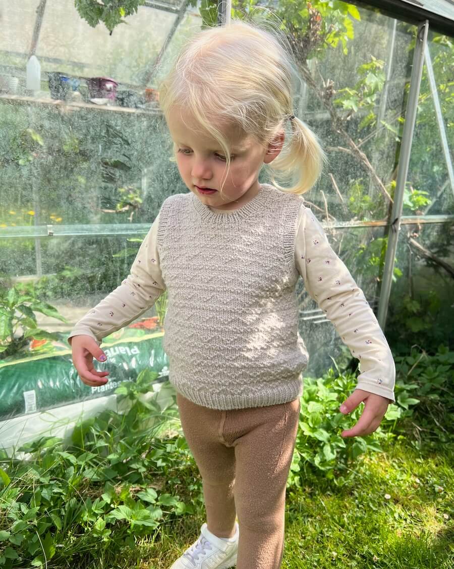 Sille Slipover Mini | PetiteKnit Printed Knitting Pattern