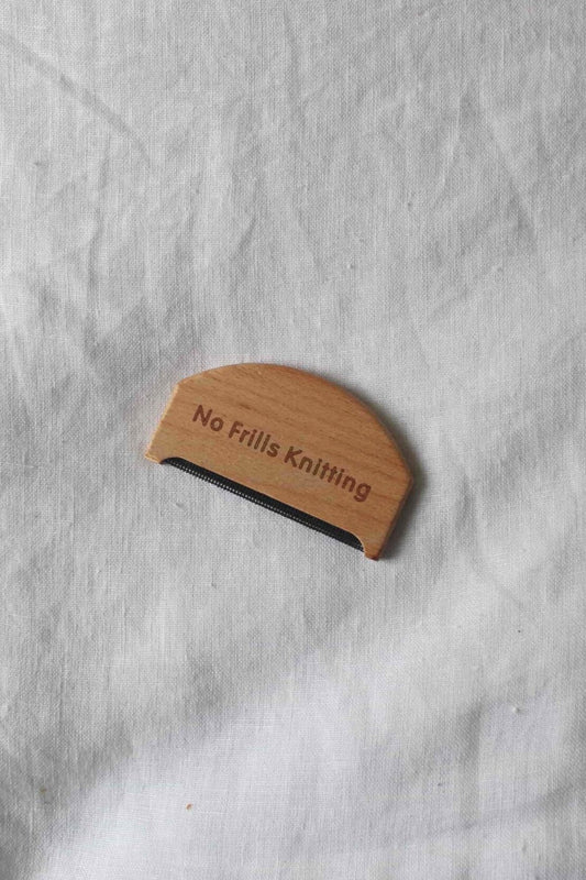 no frills knitting d-shaped wool comb 1